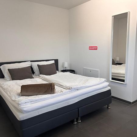 Ferienzimmer Frank, Self-Check-In Nach 21Uhr Niederalteich エクステリア 写真