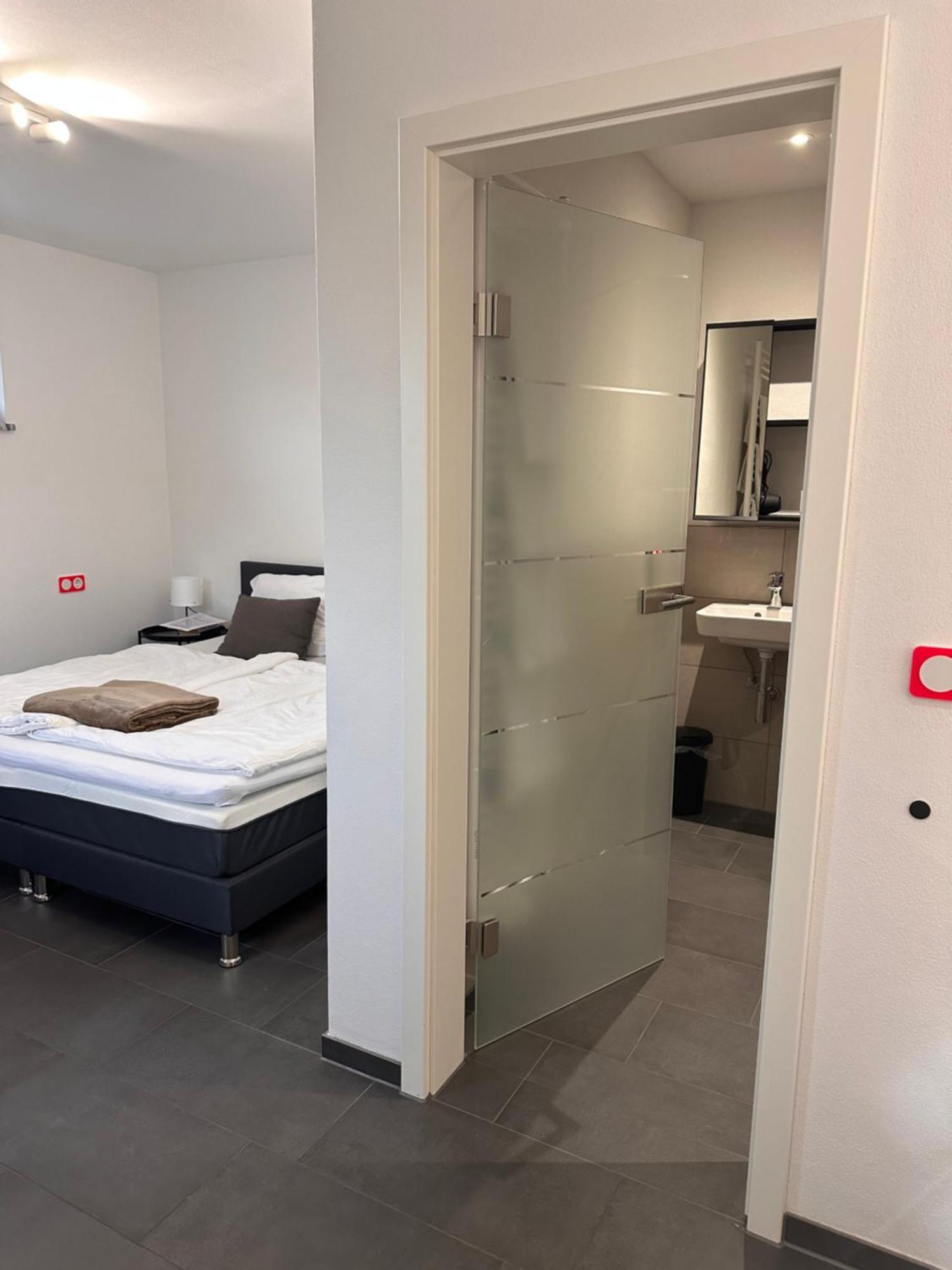 Ferienzimmer Frank, Self-Check-In Nach 21Uhr Niederalteich エクステリア 写真