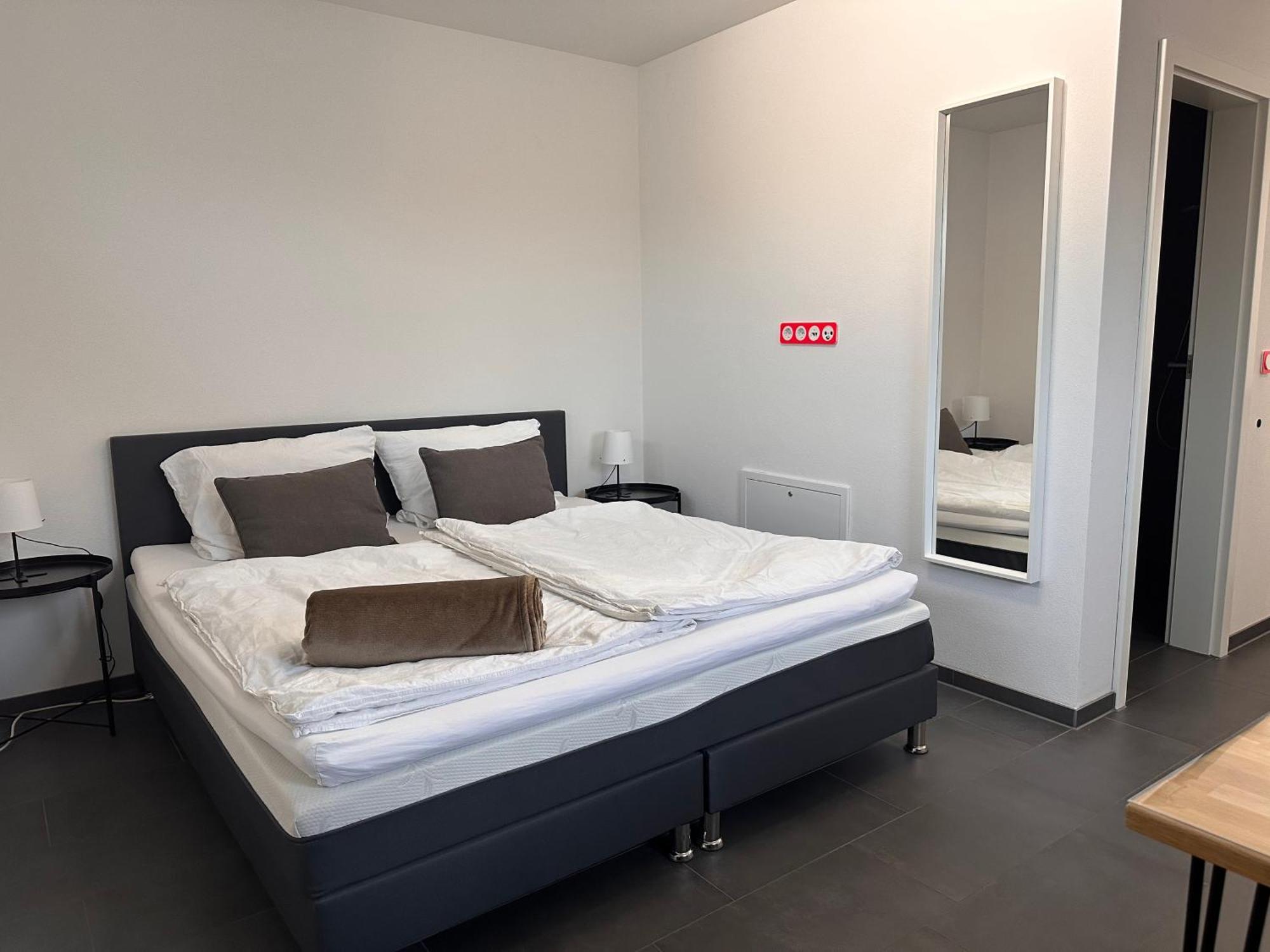 Ferienzimmer Frank, Self-Check-In Nach 21Uhr Niederalteich エクステリア 写真